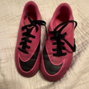 Nike girl’s cleats in Pink and Black